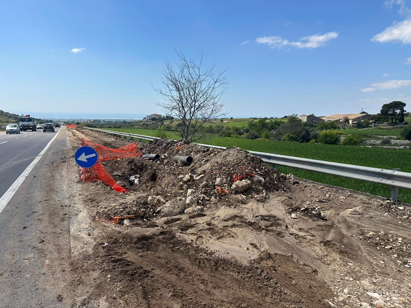 Sulle strade del ragusano manca ogni minima sicurezza, per gli automobilisti e gli operai dei cantieri, impressionante l’indifferenza dei politici e degli amministratori