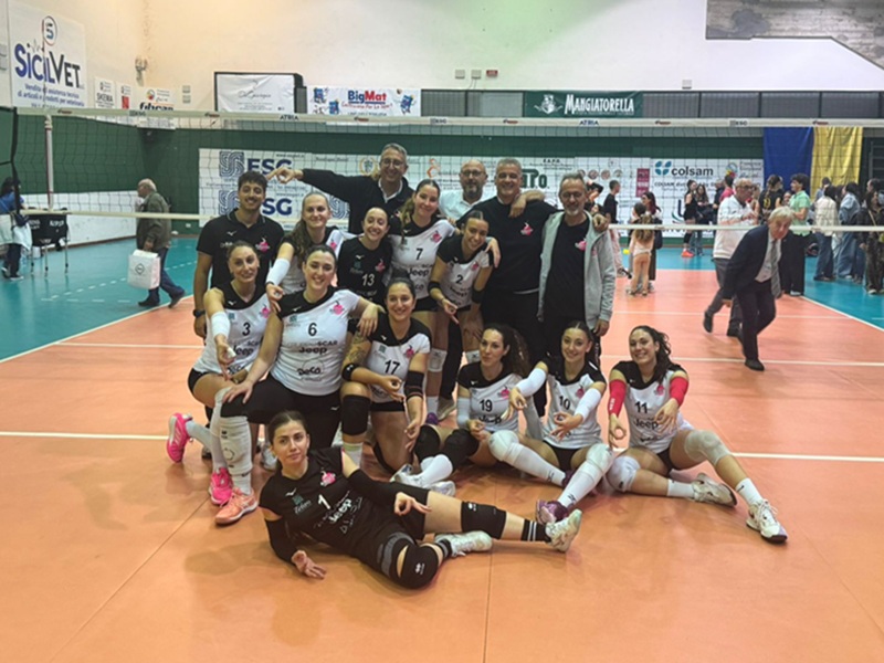 Ragusa Volley riporta nel capoluogo la pallavolo femminile di livello e l’allenatore Cutrona si toglie anche qualche sassolino dalla scarpa