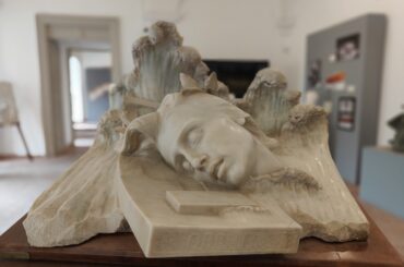 Dove la Cultura è cultura, è cosa seria. A Caltanissetta un viaggio tra arte contemporanea, memorie sotterranee e tradizioni secolari