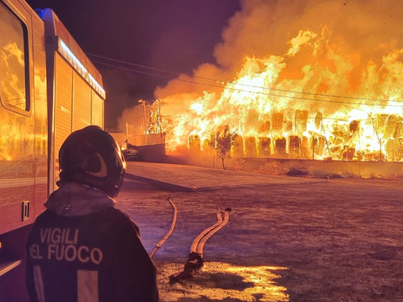 Incendio alla OrtoImballaggi, il Sindaco di Santa Croce Camerina: “Vicini all’azienda e ai lavoratori”
