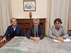 Da fogna travestita da casa delle bambole al paradosso di Tocqueville, la sintesi della prima seduta del Consiglio comunale, dopo la pausa estiva