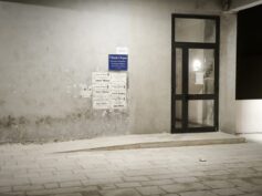 Ingressi del Palazzo Ina e dell’Ufficio Tecnico del Comune privi delle norme di sicurezza per l’accessibilità